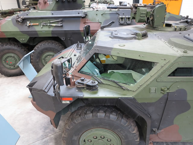 WarWheels.Net - Photos Of The Fennek Light Armored Reconnaissance Vehicle